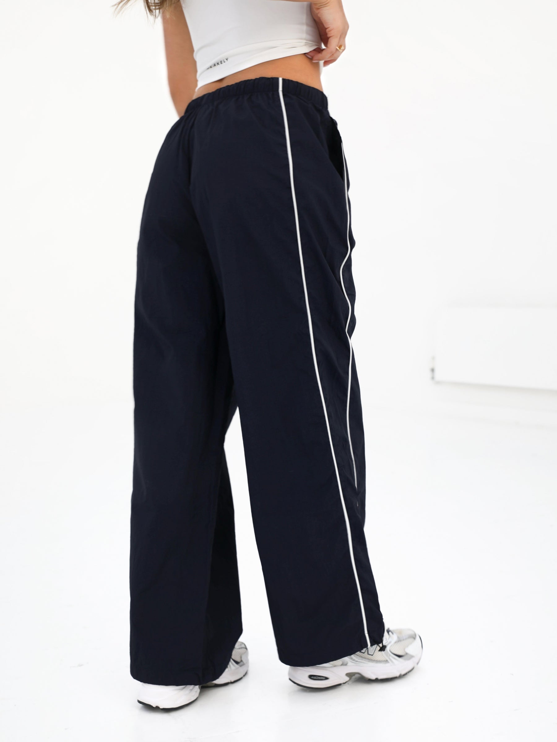 Off Duty Parachute Trousers - Navy